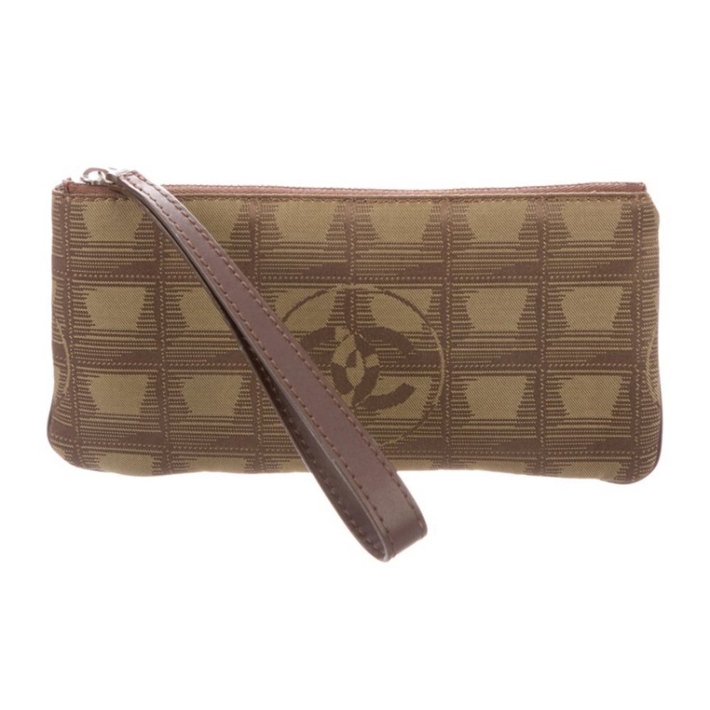 ISO Chanel travel ligne wristlet